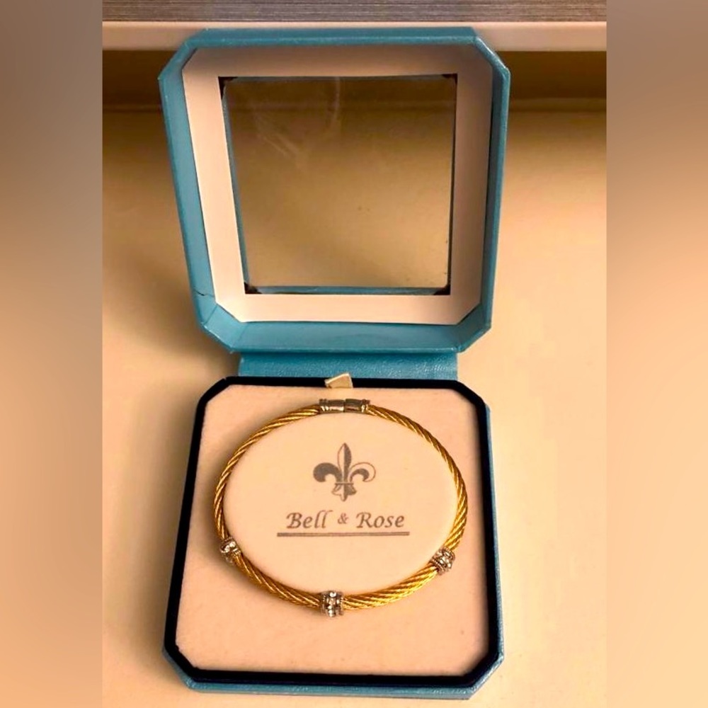 Excellent Condition Bell & Rose Bracelet